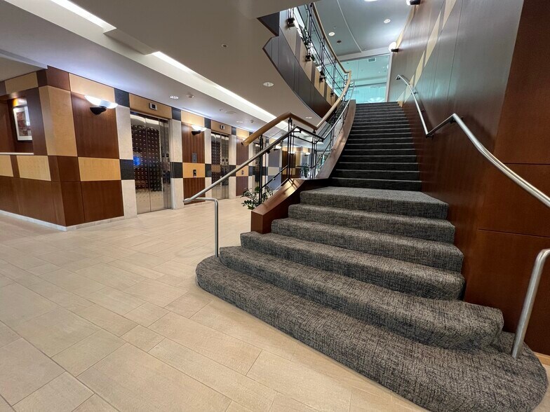 More Photos Of 2 Centerpointe Dr, Lake Oswego Office For Lease