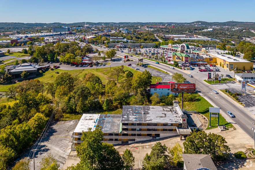 More Photos Of 1900 W 76 Country Blvd, Branson Hotel For Sale
