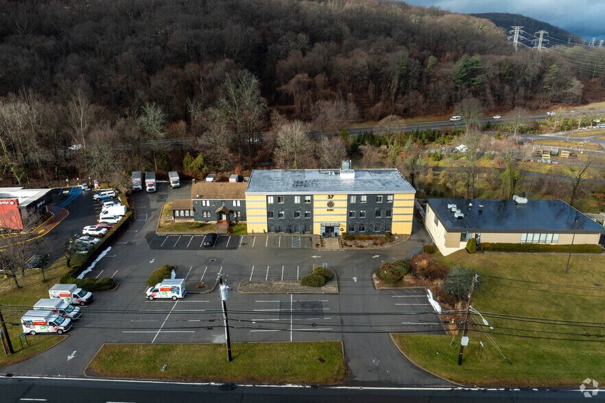 More Photos Of 37 Saw Mill River Rd, Hawthorne Loft Creative Space For Lease