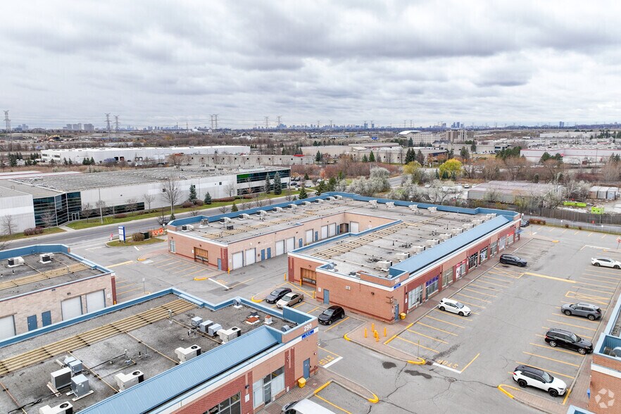 More Photos Of 280 Yorktech Dr, Markham Warehouse For Lease