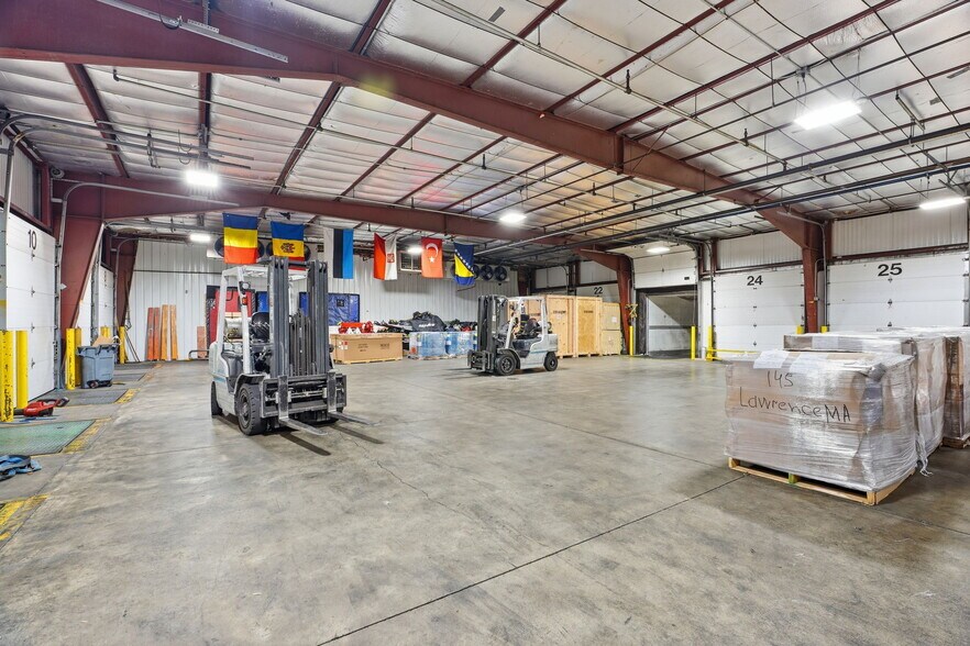 More Photos Of 8201 NE Hickory St, Minneapolis Truck Terminal For Sale
