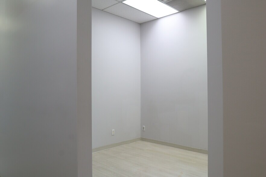 More Photos Of 2120 Eglinton Ave W, Toronto Office For Lease
