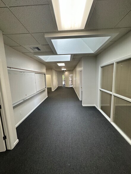 More Photos Of 113 W Hoover Ave, Mesa Warehouse For Lease