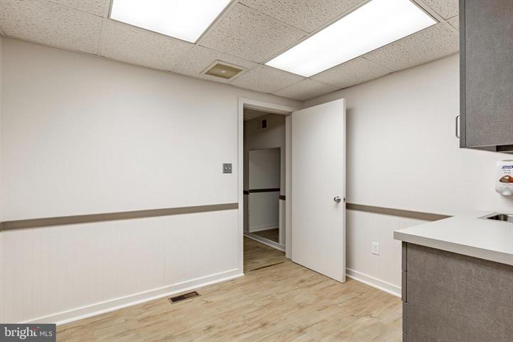 More Photos Of 915 N Hanover St, Elizabethtown Medical For Sale