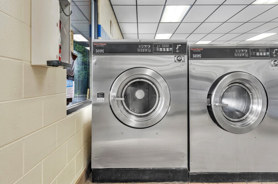 More Photos Of 3004 E North St, Greenville Freestanding For Sale