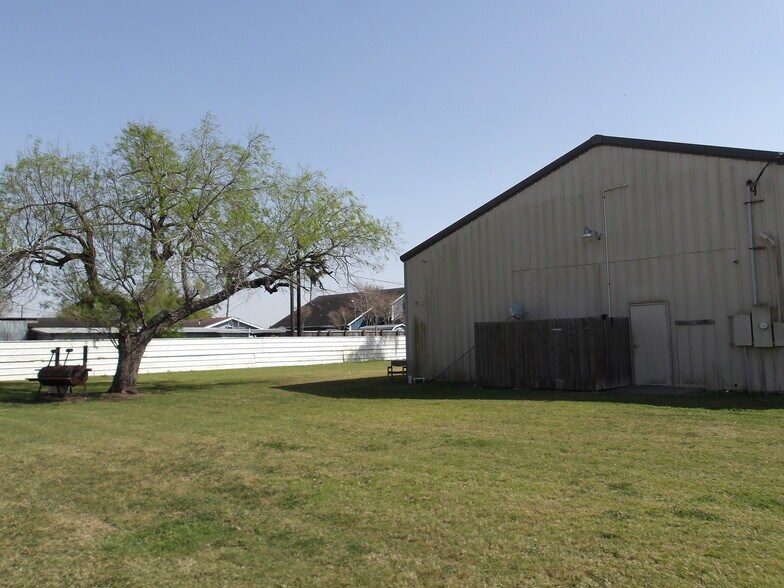 More Photos Of 1 Industrial Pkwy, Rio Hondo Freestanding For Sale