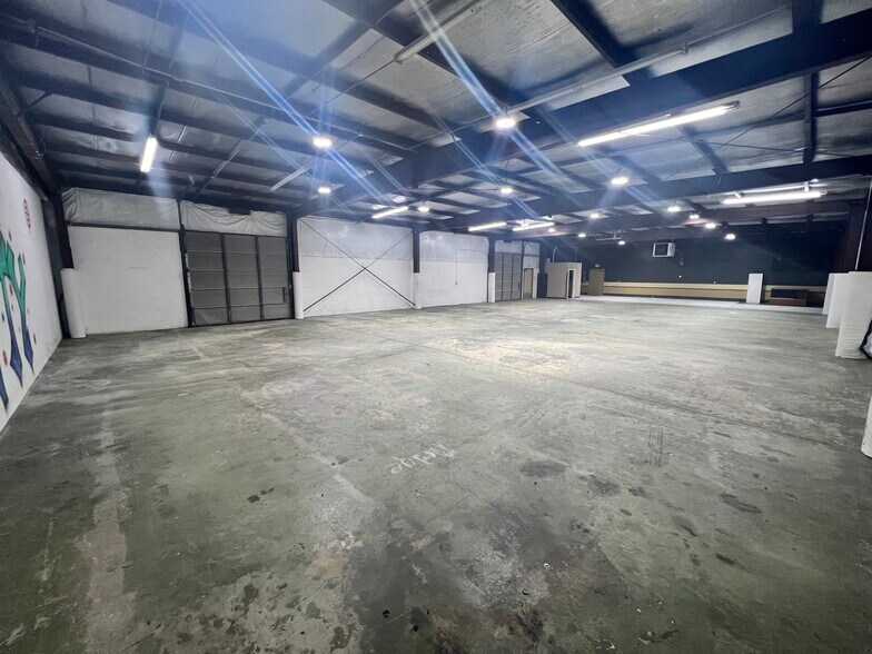 More Photos Of 1712 Brick Kiln Ln, Louisville Flex For Lease