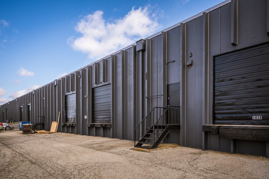More Photos Of 1814-1828 Laser Ln, Louisville Flex For Lease