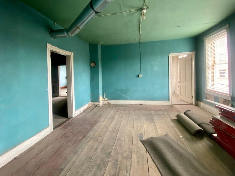 More Photos Of 48 W Boscawen St, Winchester Storefront Retail Office For Sale