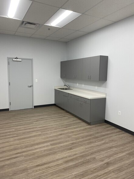 More Photos Of 321 Apple Valley Rd, Winchester Warehouse For Lease