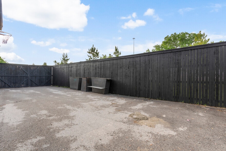 More Photos Of 621 S Kenosha Ave, Tulsa Auto Repair For Sale