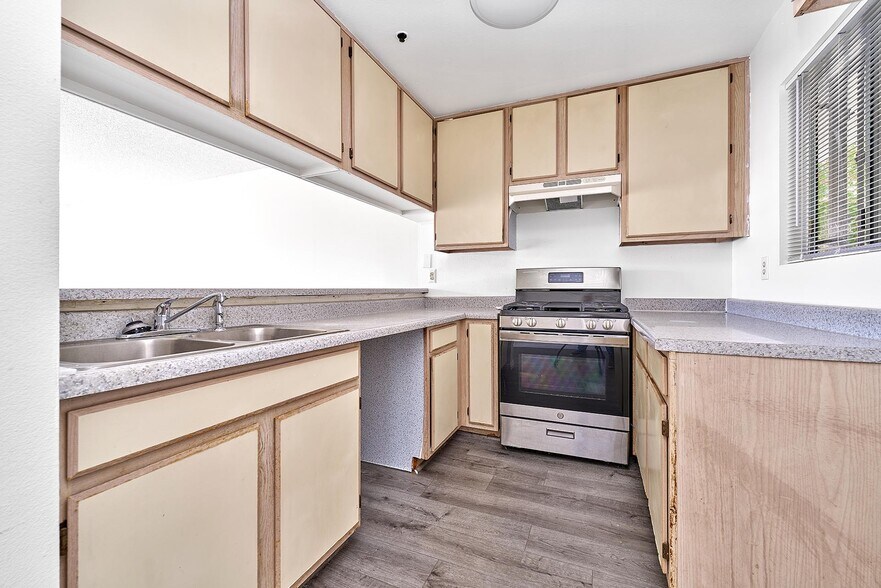 More Photos Of 209 S Alexandria Ave, Los Angeles Apartments For Sale