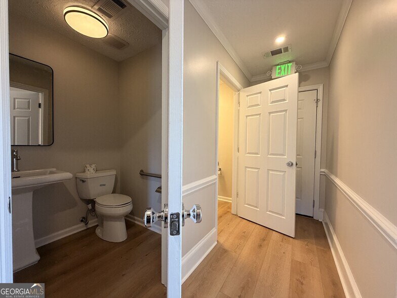 More Photos Of 1165 Cedar Shoals Dr, Athens Loft Creative Space For Lease