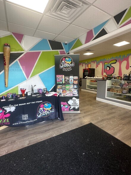 More Photos Of 92 Weston St, Hartford Light Distribution For Lease