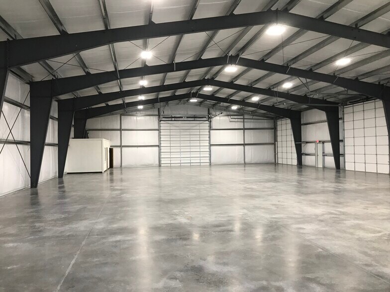 More Photos Of 955 NW Noble Dr, Estacada Warehouse For Sale