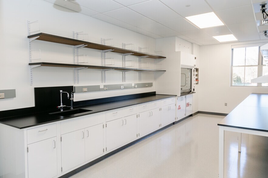 More Photos Of 4 Research Dr, Woodbridge Research And Development For Lease