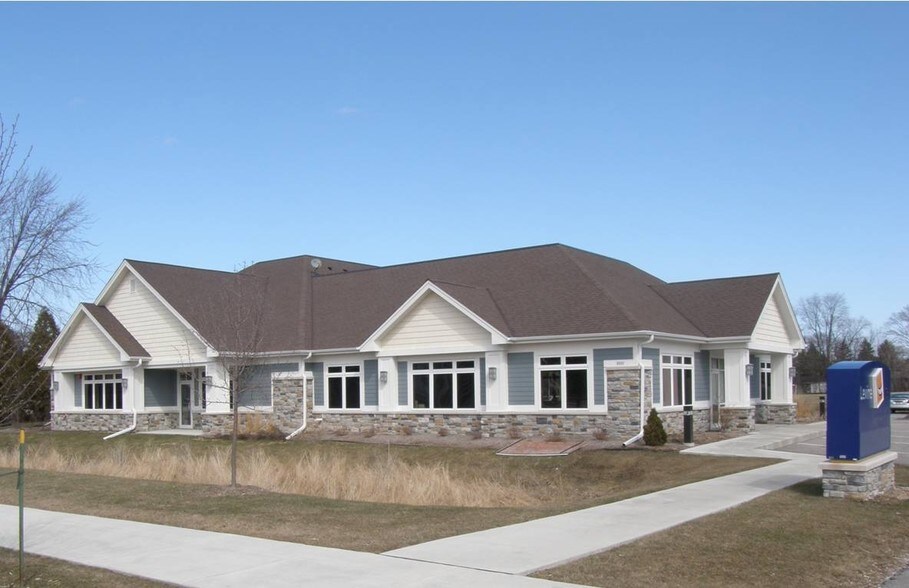 More Photos Of 8860 N 60th St, Milwaukee Office For Sale