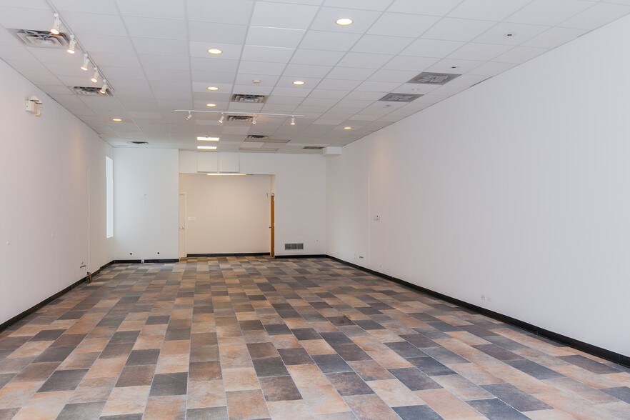 More Photos Of 2863-2865 N Clark St, Chicago Apartments For Lease