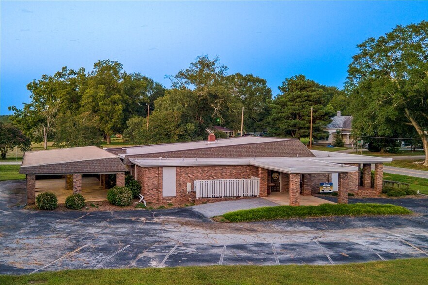 More Photos Of 111 W Pine Grove Rd, Fair Play Office For Sale