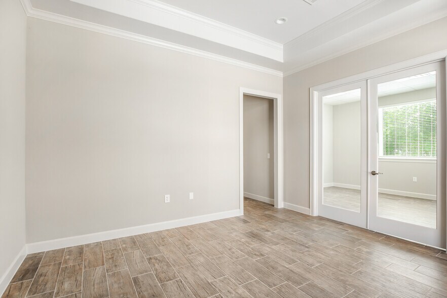 More Photos Of 855 Rockmead Dr, Kingwood Office For Lease