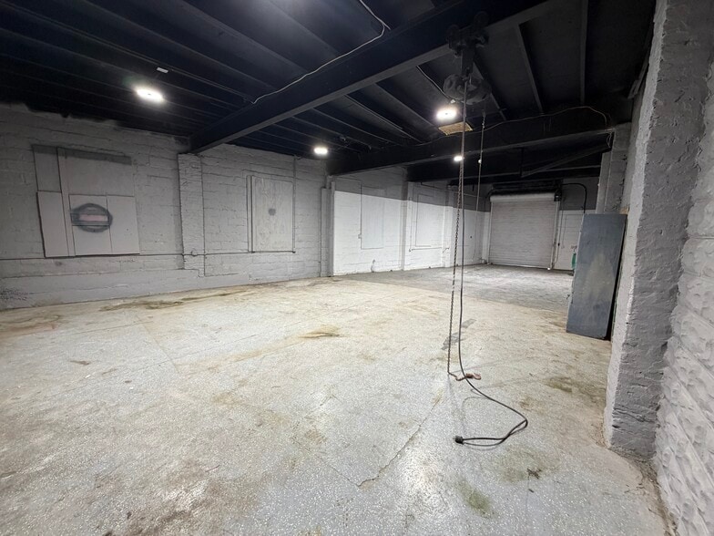 More Photos Of 1160 Homestead St, Baltimore Auto Repair For Lease