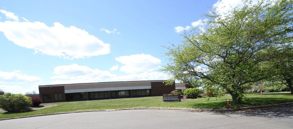 More Photos Of 10 Fairfield Blvd, Wallingford Office For Sale