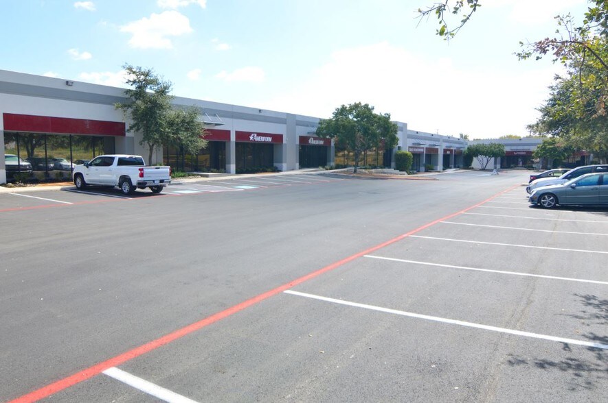 More Photos Of 8666 Huebner Rd, San Antonio Research And Development For Lease