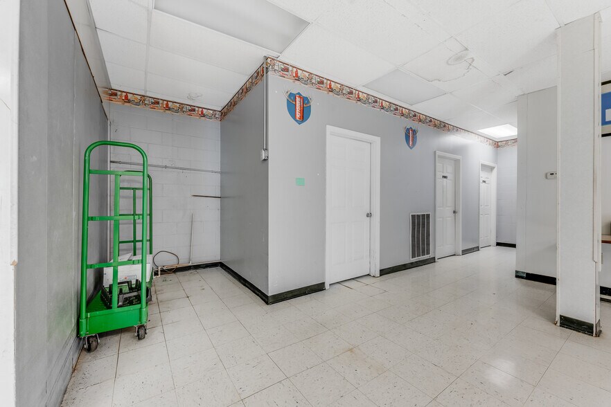 More Photos Of 154 Bridge St, Junior Restaurant For Sale