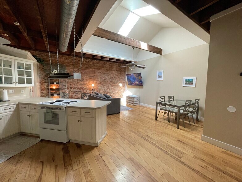 More Photos Of 103 Court Sq, Abbeville Storefront Retail Residential For Sale