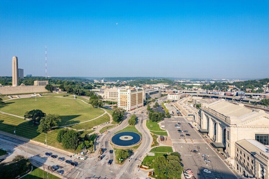 More Photos Of 215 W Pershing Rd, Kansas City Office Residential For Lease