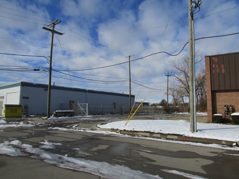 More Photos Of 14033-14055 Achyl Ave, Warren Warehouse For Sale