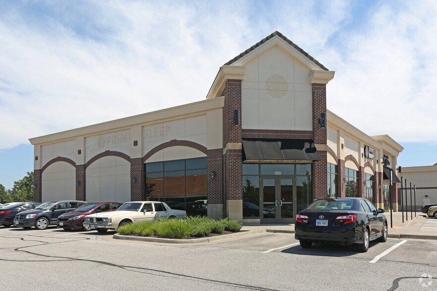 More Photos Of 670-699 NW Blue Pky, Lee's Summit Freestanding For Lease