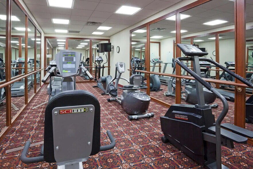 More Photos Of 5217 E Terrace Dr, Madison Hotel For Sale