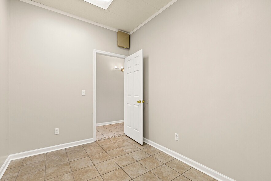 More Photos Of 150 N Steele St, Sanford Office For Sale