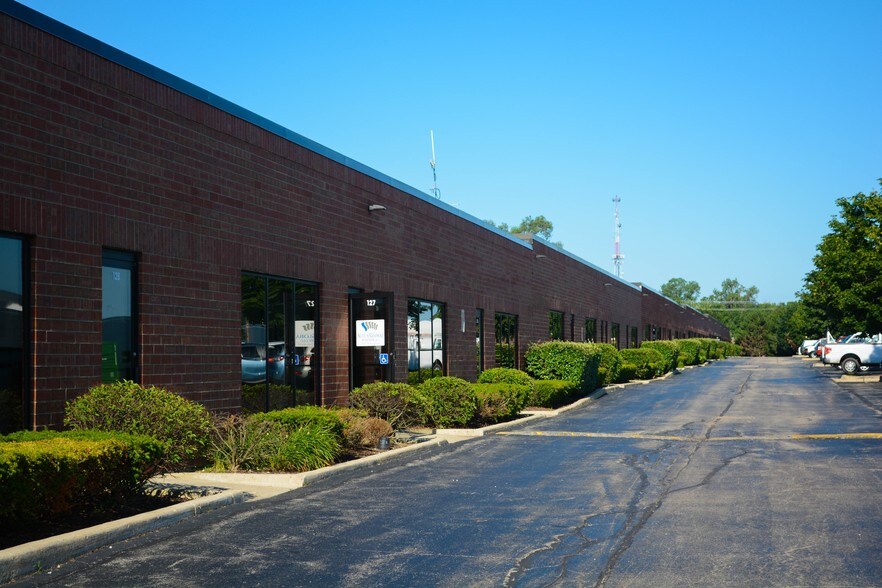 More Photos Of 111 Erick St, Crystal Lake Light Manufacturing For Lease
