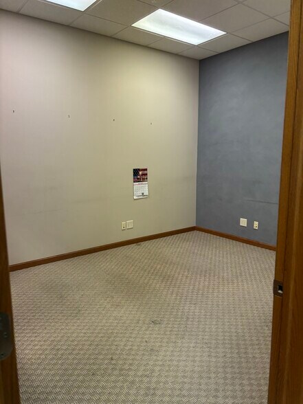 More Photos Of 613 1st St, LaSalle General Retail For Lease