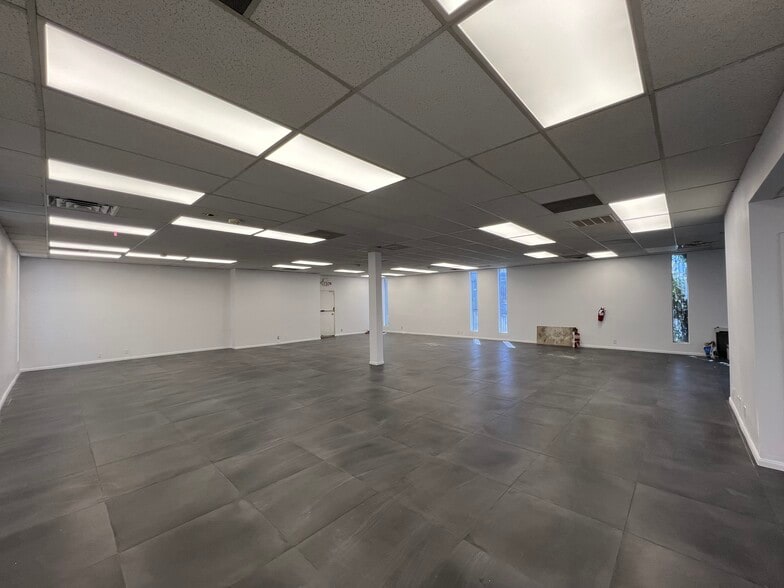 More Photos Of 844 E Sahara Ave, Las Vegas Loft Creative Space For Lease