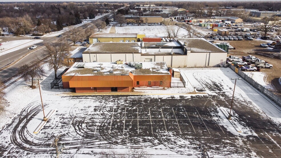 More Photos Of 8432 Noble Ave, Minneapolis Bar For Sale