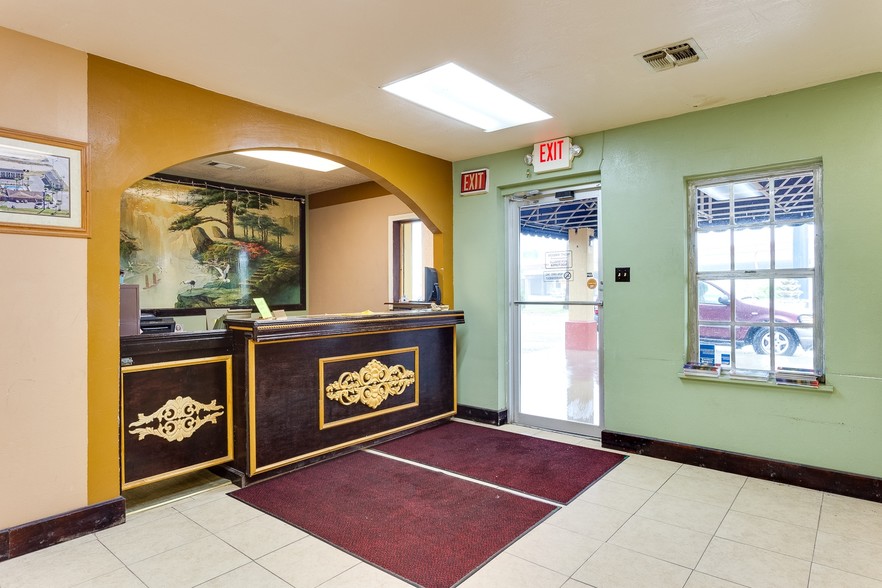 More Photos Of 1990 W Expressway 83, Mercedes Hotel For Sale