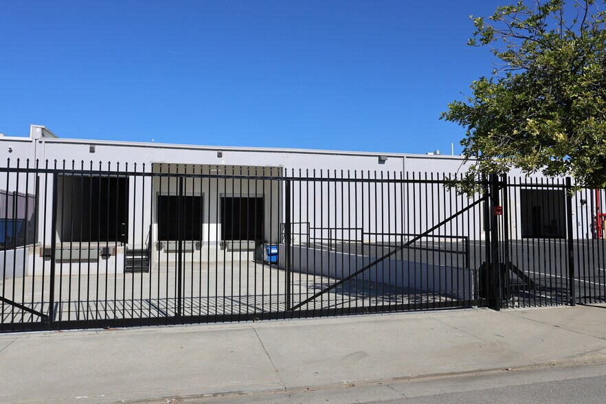More Photos Of 7101 Case Ave, North Hollywood Warehouse For Lease