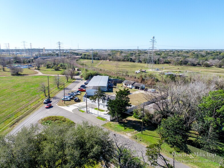 More Photos Of 11710 Old Main Street Loop Rd, Houston Warehouse For Sale