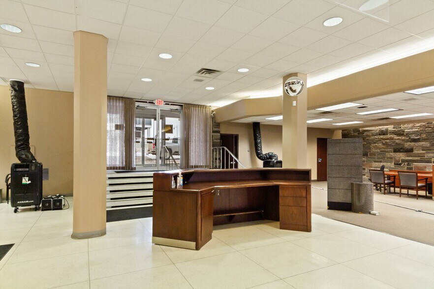 More Photos Of 17 1st Ave SW, Minot Bank For Sale