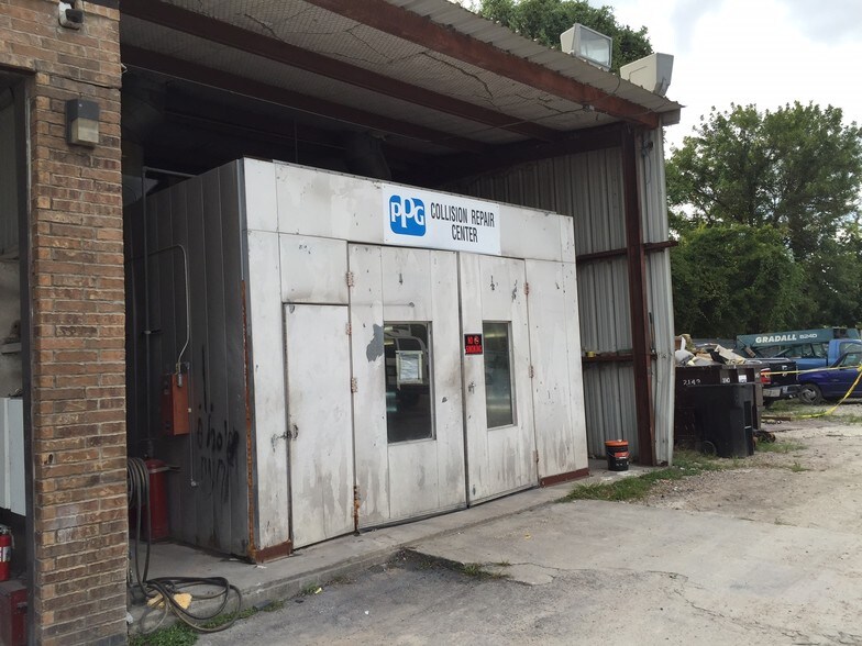 More Photos Of 3810 Pinemont Dr, Houston Auto Repair For Sale