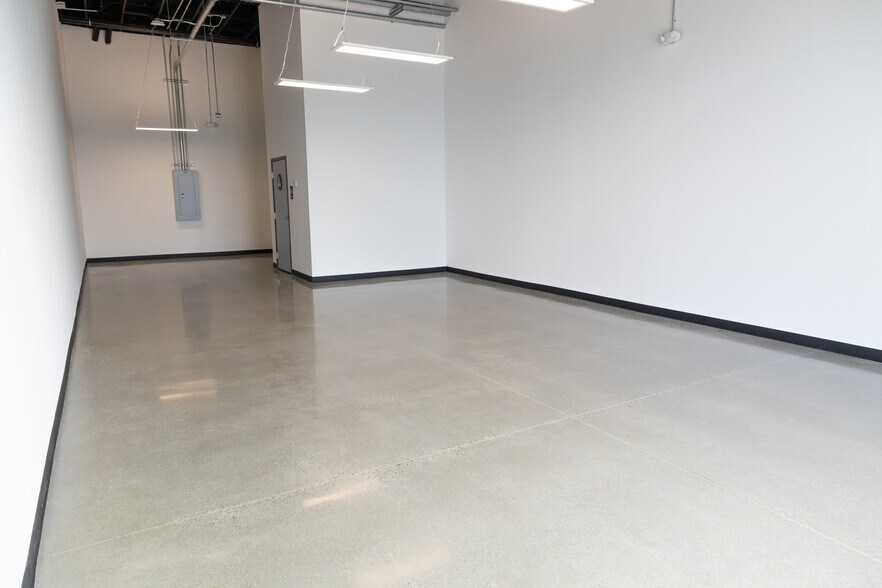 More Photos Of 390 Bicentennial Cir, Sacramento Freestanding For Lease