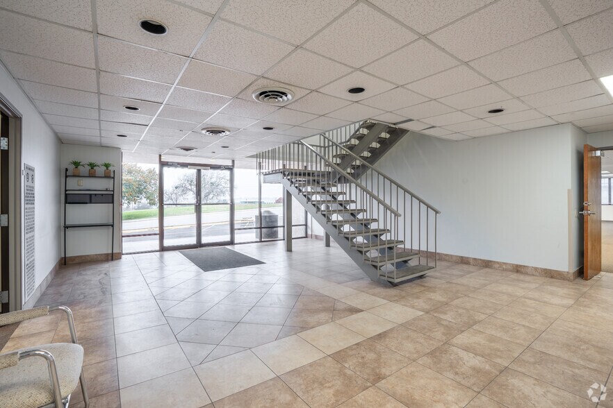 More Photos Of 2821 Lackland Rd, Fort Worth Office For Sale