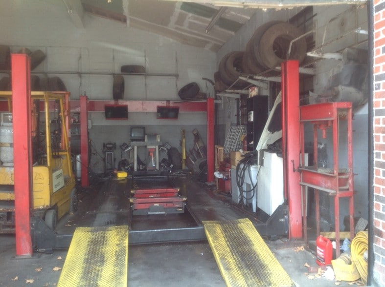 More Photos Of 2303 N Main St, Houston Service Station For Sale