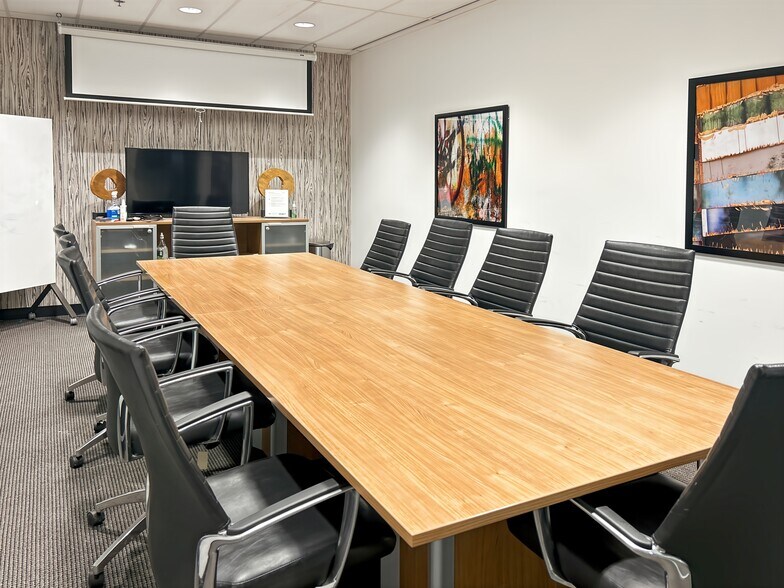 More Photos Of 1111 Boul Dr-Frederik-Philips, Montréal Coworking Space