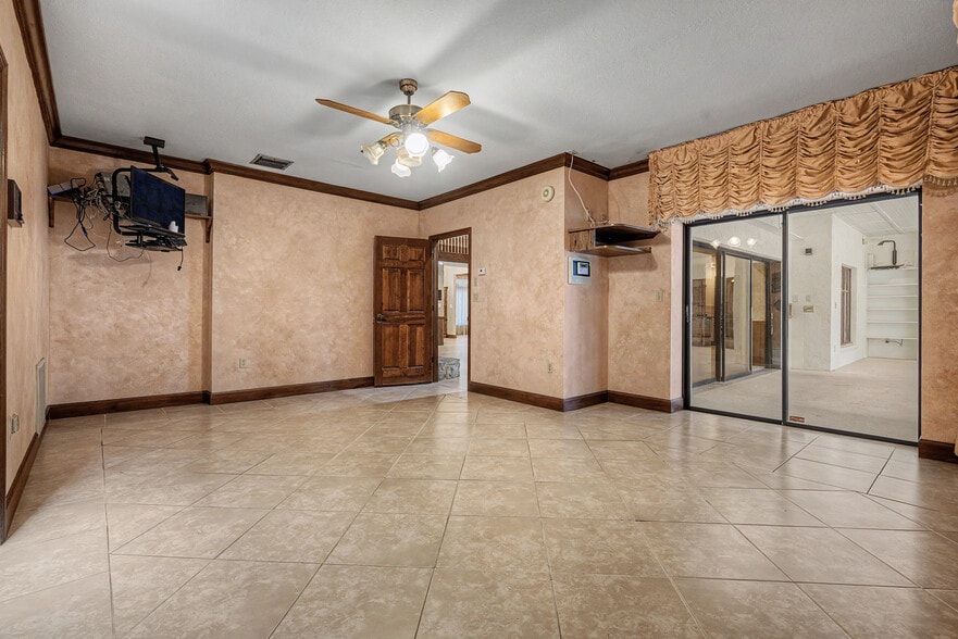 More Photos Of 2160 Laurence Dr, Clearwater Office For Sale