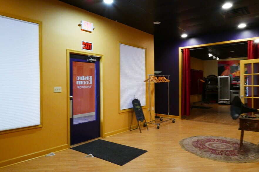 More Photos Of 9 N Loudoun St, Winchester Office For Sale