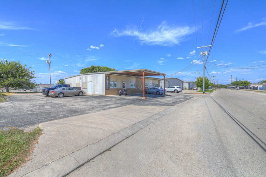 More Photos Of 242 Trade Center Dr, New Braunfels Warehouse For Lease